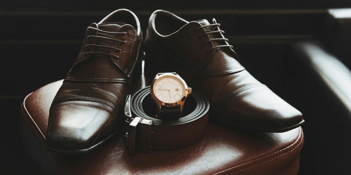 cipő és öv párosítása