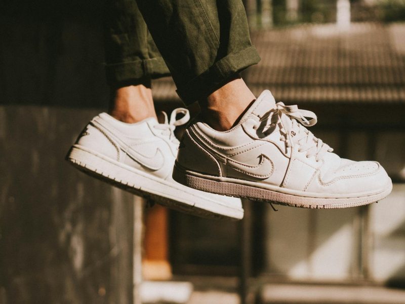 fehér sneaker